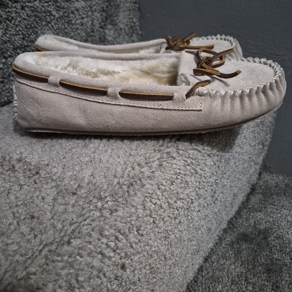 Minnetonka Moccasin Slippers Size 9